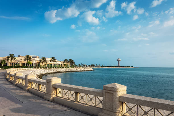 al khobar corniche vista de la mañana. city khobar, arabia saudita. - cornisa fotografías e imágenes de stock