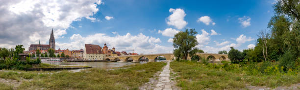 regensburg - arch bridge regensburg ancient germany imagens e fotografias de stock