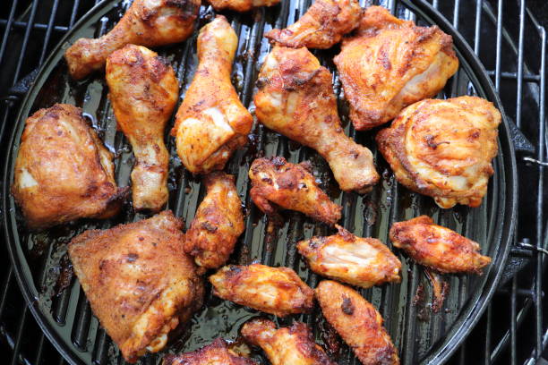 ailes de poulet - rotisserie chicken barbecue grill food photos et images de collection