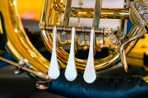 금관 악기 세부사항:프렌치 혼 - close up musical instrument trumpet valve 뉴스 사진 이미지