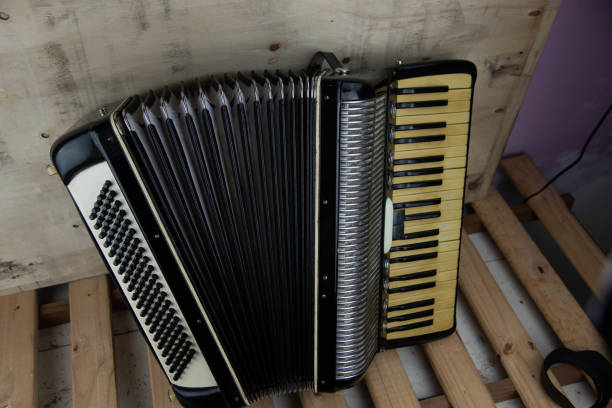 istock black piano accordion 1439374074