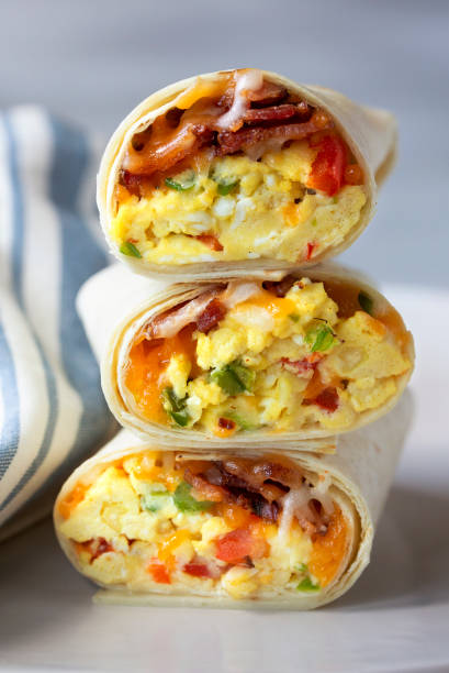 burritos de desayuno preparados para toda la familia - burrito fotografías e imágenes de stock