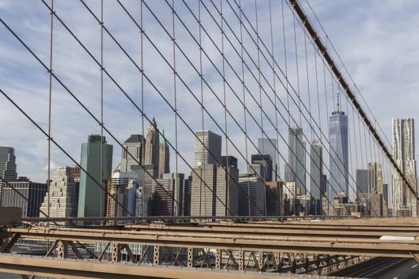 new york city, brooklyn bridge - skyline new york city brooklyn bridge new york state imagens e fotografias de stock