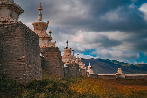 Pared externa del monasterio de Erdene Zuu en Mongolia photo