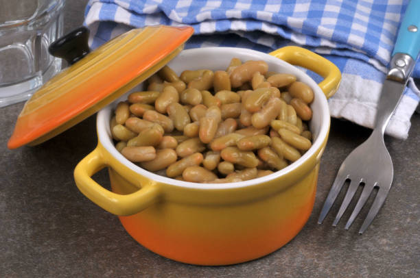 bohnen gekocht - flageolet bean stock-fotos und bilder