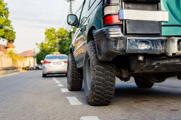 istock Off road vehicle waiting in traffic 1439469674