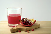 granatapfel-und-granatapfel.jpg?b=1&s=170x170&k=20&c=nKhpwT5GgqrA7xWZnjnYdVkR_CZST420_cHEgUR9Tl0=