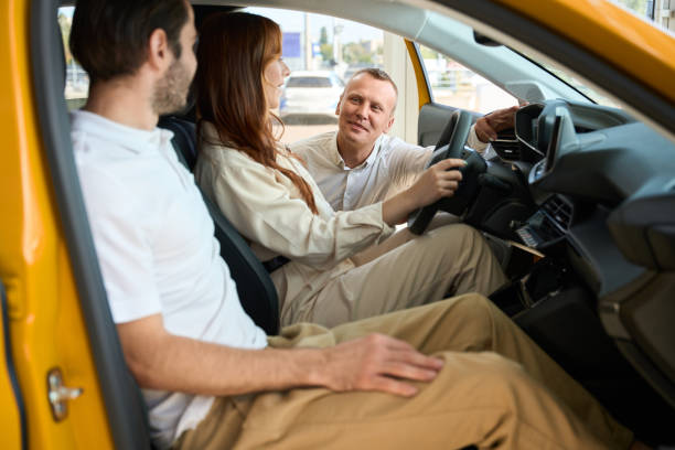 istock Salesman is talking to his vehicle shoppers 1439493249