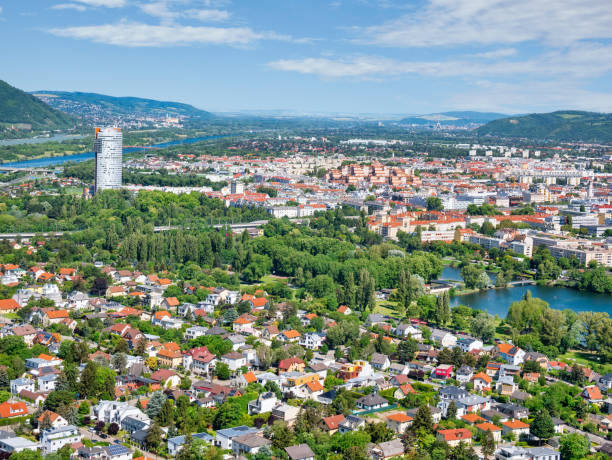 belle vue aérienne avec le district de floridsdorf et le danube à vienne, autriche - 5943 photos et images de collection