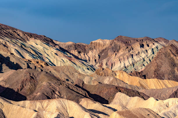 słynny kanion twenty team podczas tętniącego życiem wschodu słońca w parku narodowym doliny śmierci na pustyni mojave, kalifornia, usa - awe death valley desert sandstone sunrise zdjęcia i obrazy z banku zdjęć