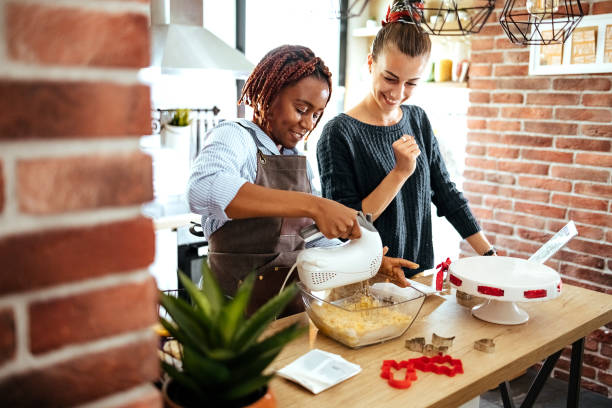 istock Friends together in the kitchen 1439614336