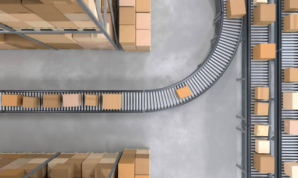 top view of conveyor belts transporting boxes in a large warehouse - conveyor belt fotos imagens e fotografias de stock