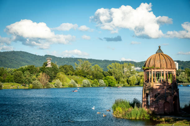 две смотровые башни в парке зее в фрайбурге - freiburg im breisgau стоковые фото и изображения