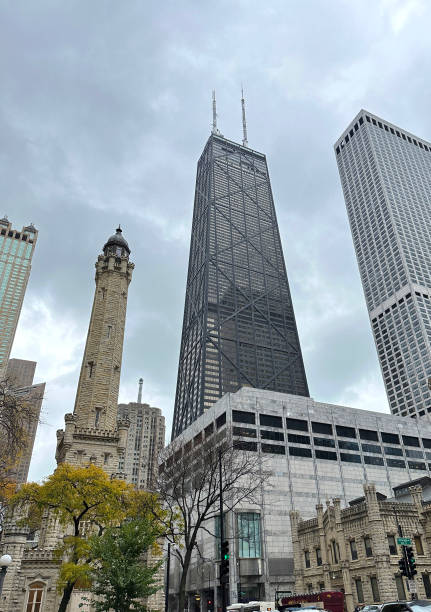 Michigan Avenue and Water Tower Avenida Michigan y water Tower water tower chicago landmark stock pictures, royalty-free photos & images