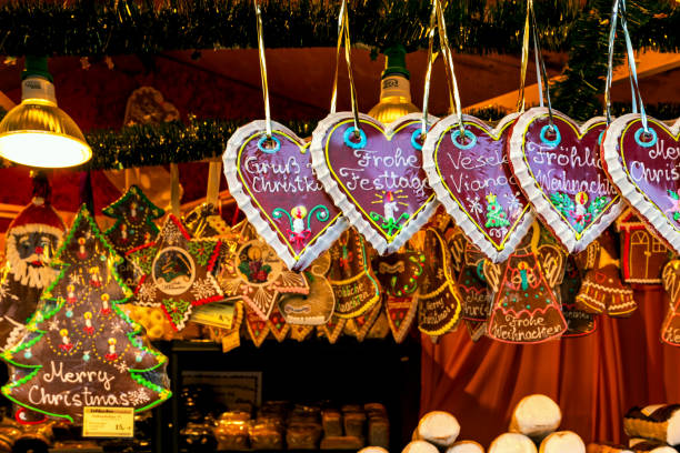 Gingerbread cookies and sweets at Christmas market in Vienna, Austria. Heart-shaped traditional gingerbread cookies on sale on famous Christmas market in Vienna, Austria. austrian culture stock pictures, royalty-free photos & images