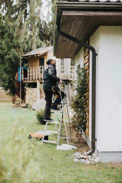 istock Electrician installing lamps 1439777392