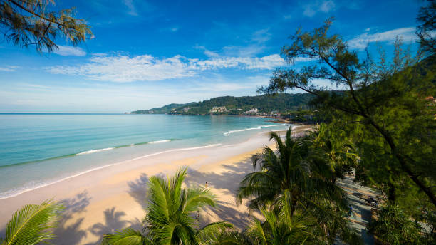 patong beach, phuket thailand, tropische insel, luftbild - strand patong stock-fotos und bilder