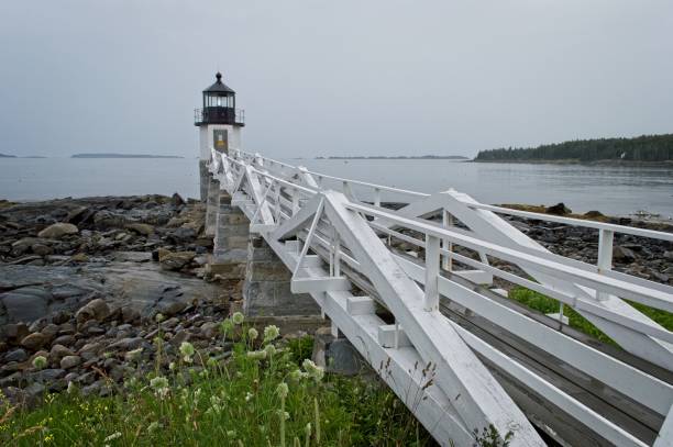 marshall point leuchtturm an der küste von maine in der nähe von rockland und saint george - port clyde stock-fotos und bilder