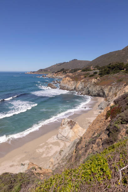 живописный прибрежный пейзаж в пойнт-лобос - point lobos state reserve big sur california beach стоковые фото и изображения