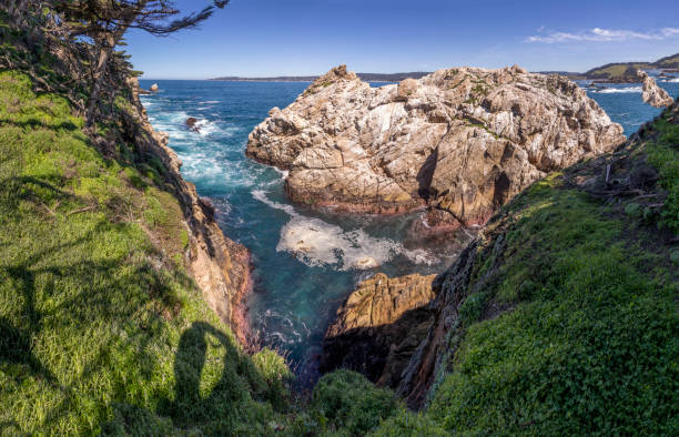 paisaje costero escénico en point lobos - point lobos state reserve big sur california beach fotografías e imágenes de stock