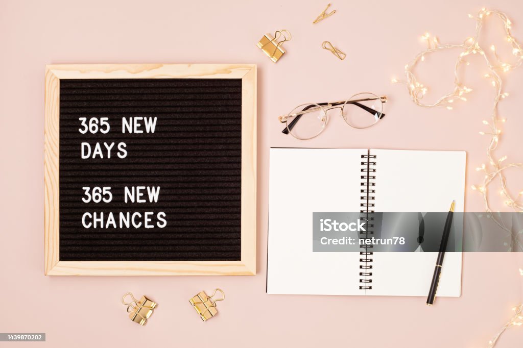 365 new days, 365 new chances. Letter board with motivational quote on pink background. New year resolutions and goal setting, self improvement and development concept. Healthy Lifestyle Stock Photo
