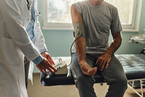 ¡Medición de la presión arterial en el consultorio del médico! photo