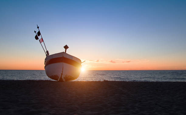 barcos de pesca - rewal - fotografias e filmes do acervo