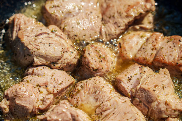 Grilled pork and grilled beef are popular steak menus in steak restaurants, along with other dishes such as sausage, bologna, baked chicken with sauce, pork stir-fried with oyster sauce, French fries, fried chicken nuggets, quail eggs, vegetable salad, homemade pizza or fried chicken are all popular Western food menus in Thailand.