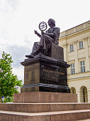 nikolaus-kopernikus-denkmal-warschau-pol