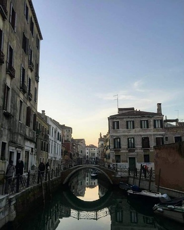 Puente en las calles de Venecia, Venecia, Italia