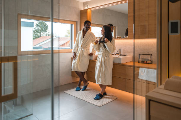 attractive young couple enjoying a slow weekend morning, talking and laughing in the bathroom - 5470 imagens e fotografias de stock