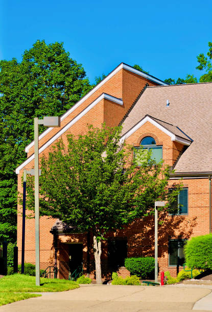 george mason university dormitory, fairfax, virginia (usa) - george mason imagens e fotografias de stock