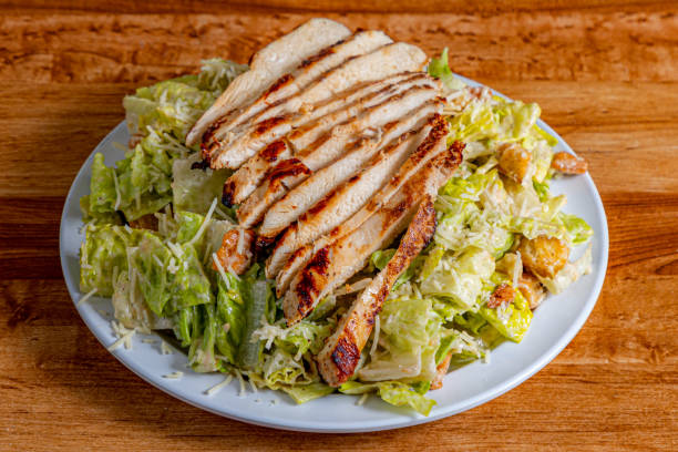 음식 사진 - 다양한 앙트레, 전채, 사막 등 - salad caesar salad main course restaurant 뉴스 사진 이미지