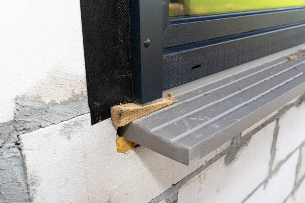 istock Warm installation of a three-layer window with a polystyrene window sill, view from the outside. 1440202135