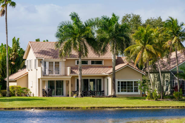 photo d’une maison haut de gamme à weston en floride. weston a été constituée en société en 1996 - cargill, incorporated photos et images de collection