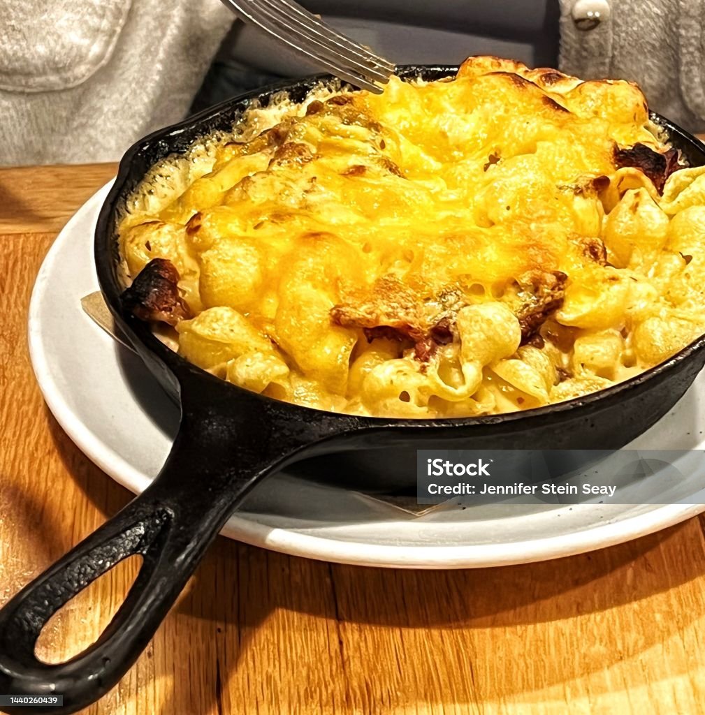 https://media.istockphoto.com/id/1440260439/photo/macaroni-and-cheese-in-small-cast-iron-skillet.jpg?s=1024x1024&w=is&k=20&c=A7nU8pezyBkR-c27y5pq8iqSsNPH8-WR75v9X9DqjLs=