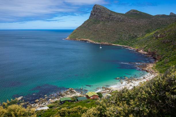 beautiful mountainous scenery at the beach in cape of good hope, cape town, south africa - south africa africa cape of good hope cape town imagens e fotografias de stock