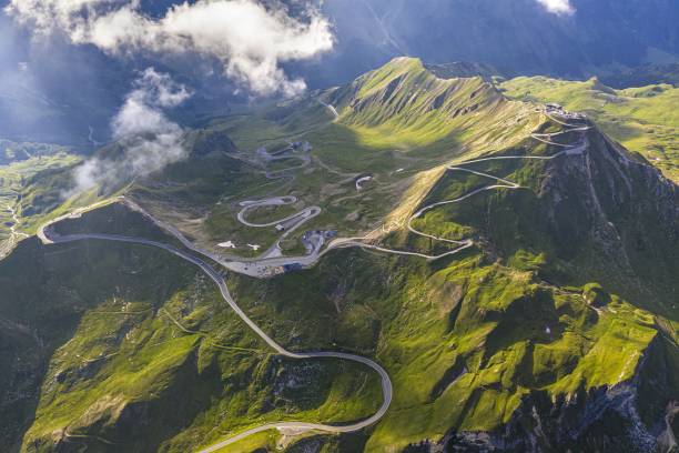 aerial shot of the grossglockner high alpine roads at daytime in austria - austria tirol cloud land imagens e fotografias de stock