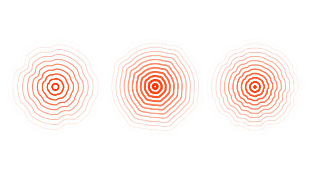 rote konzentrische wellenkreise gesetzt. sonar- oder schallwellen-verzerrte ringsammlung. epizentrum, ziel, radarsymbol konzept. radialsignal oder vibrationselemente. vektor - schütteln stock-grafiken, -clipart, -cartoons und -symbole