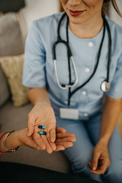istock Take pill every couple of hours 1440444016