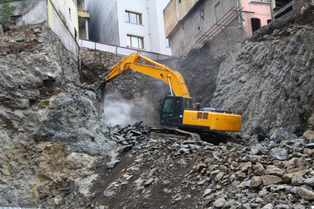 excavator at construction site - kentsel dönüşüm stok fotoğraflar ve resimler