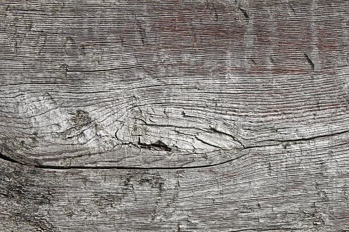 26 october 2022, Yutz Cité, Yutz, Thionville Portes de France, Moselle, Lorraine, Grand Est, France. Photo of the surface of an old wooden post. The clear surface has grayed out. The grain of the wood is visible. There is a knot in the wood. Photo that can be used to create texture in computer graphics works.