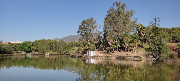 Image of a big lake in a public park of Benalmádena