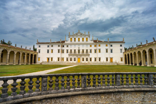 villa manin em passariano, províncias de udine - villa manin - fotografias e filmes do acervo