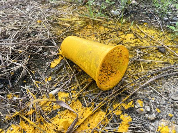 istock dirty glass on the ground 1440507956