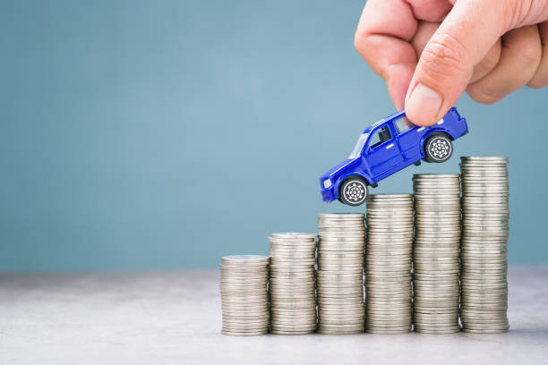 istock Car move down on the descending money 1440513748