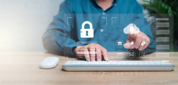 비즈니스 사이버 보안 개념 및 온라인 보안 관리의 가상 화면, 사업가는 인터넷 액세스에 개인 데이터를 저장하기 위해 암호화 된 컴퓨터를 사용합니다. 미래 기술과 사이버네틱스 - security system prevent lock crime 뉴스 사진 이미지