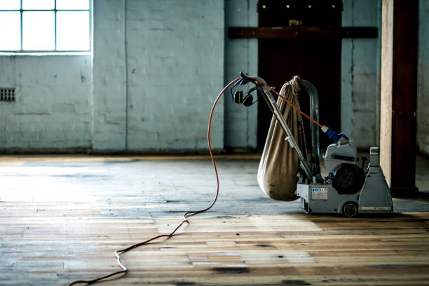 istock Interior of an abandoned warehouse with a parquet sanding machine 1440539975