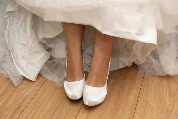 istock Bride putting on her white shoes on the wedding morning 1440551786