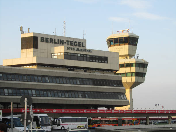 berlin tegel airport terminal and control tower - blokkade van berlijn stockfoto's en -beelden